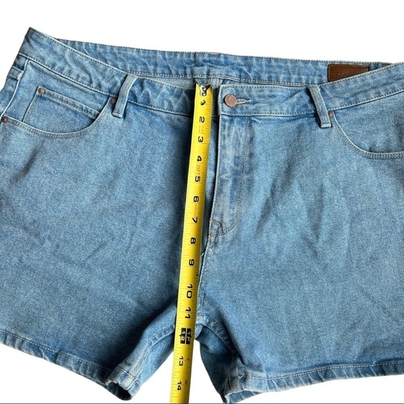 ASOS WOMEN’S PLUS DENIM SHORTS SIZE W40”‎ - Picture 8 of 10